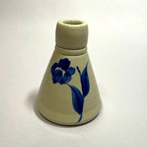 Williamsburg Pottery salt glaze blue floral inkwell / bud vase ~3.5” tall